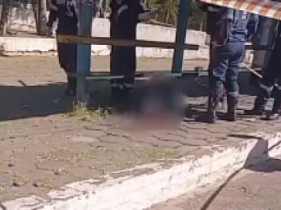 Homem que matou vítima no ponto de ônibus é preso; Assassino de Vitória segue foragido
