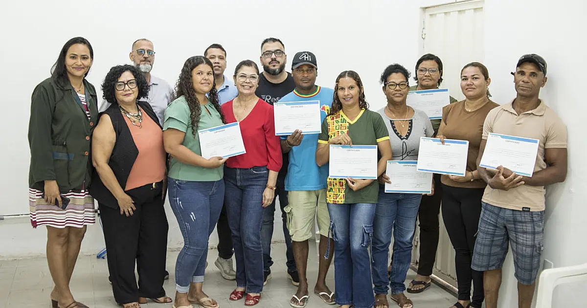 Comunidade quilombola de Corumbá recebe certificados do curso de hidroponia