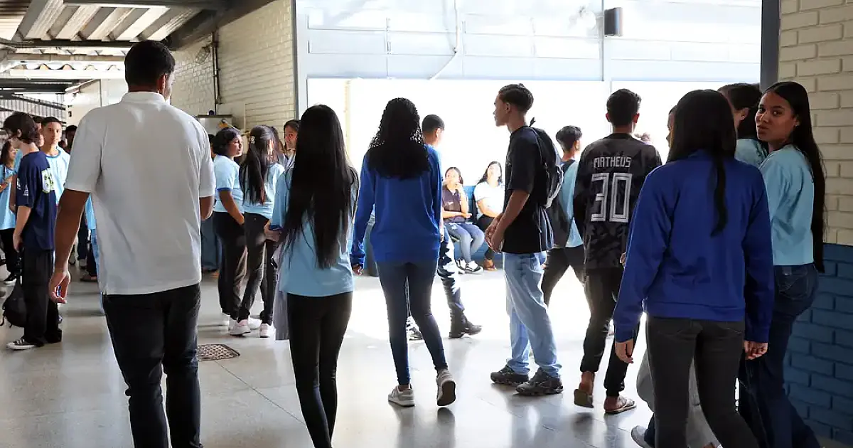 Pé-de-Meia: MEC começa pagar parcelas incentivo-conclusão e Enem