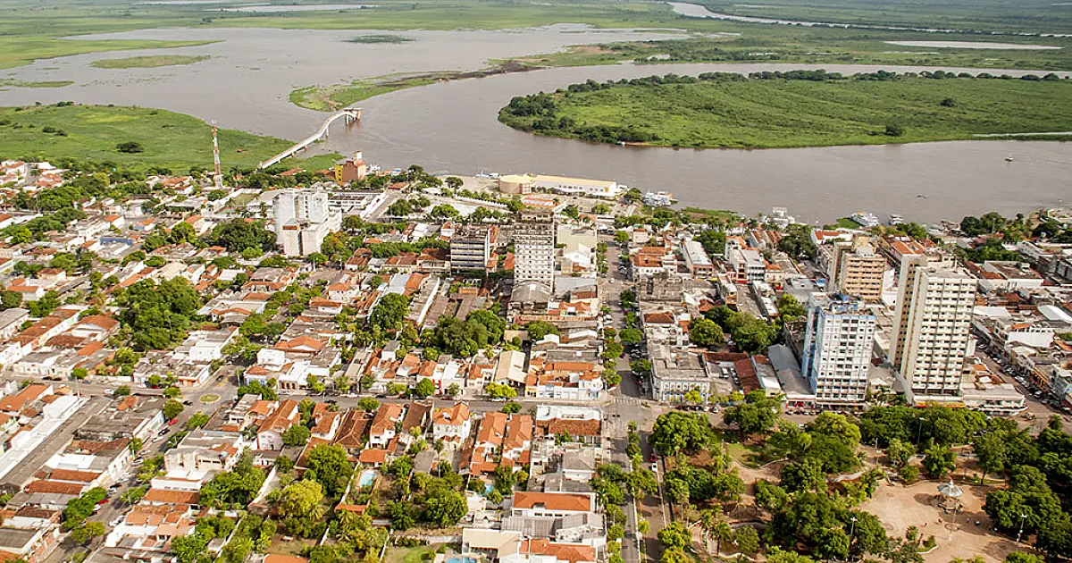 Uma cidade fronteiriça