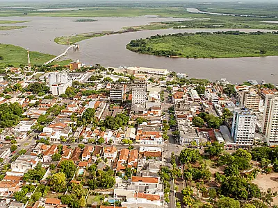 Uma cidade fronteiriça