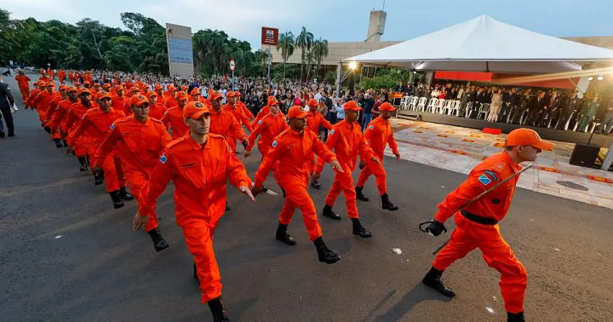 Bombeiros de MS recebem viaturas e reforço para combater incêndios no Estado