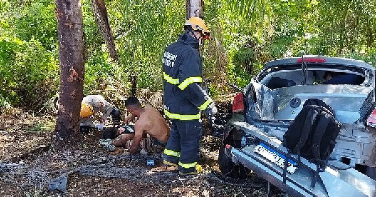 Bombeiros atendem dois acidentes na BR 262