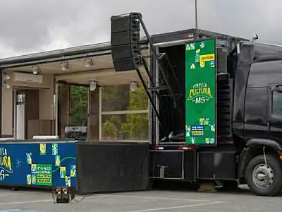 Carreta-palco percorre 40 cidades de MS com arte gratuita