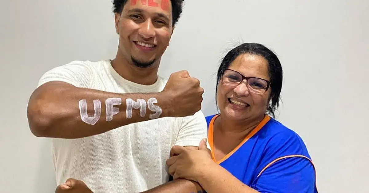 Capinador de lotes na Capital conquista vaga em Medicina na UFMS