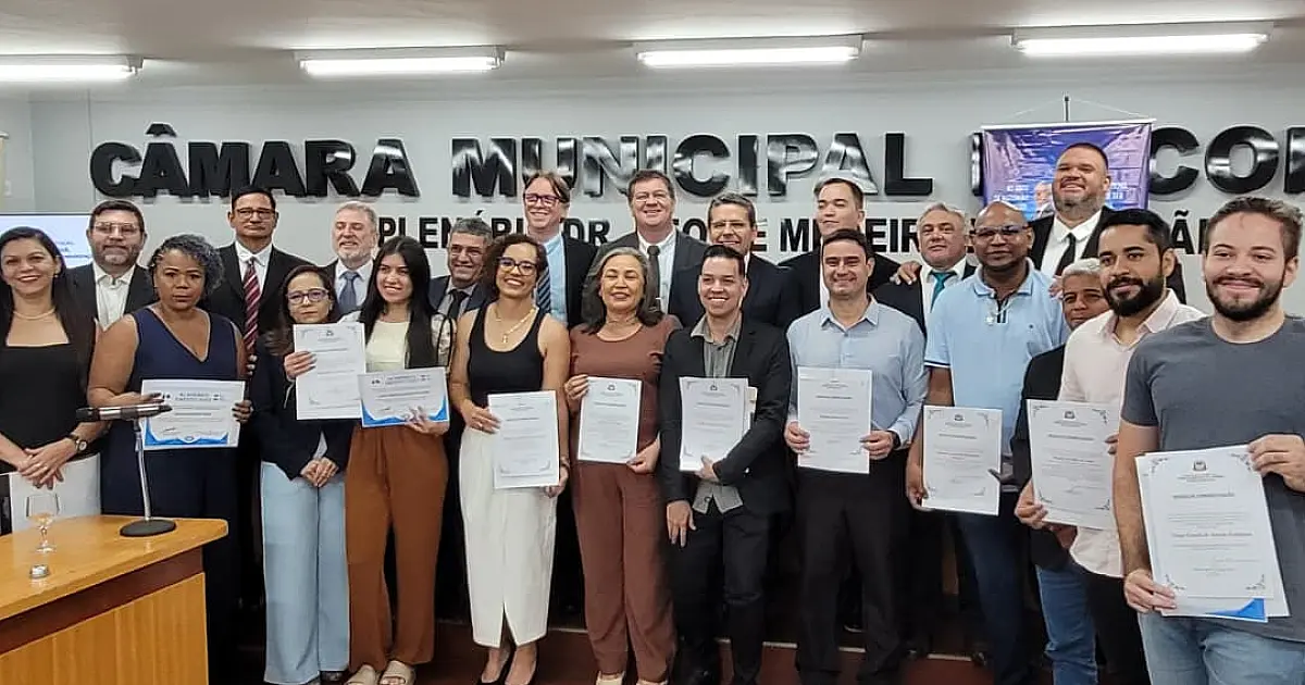 Sessão solene celebra 60 anos da Administração e homenageia profissionais