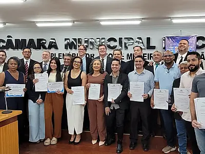 Sessão solene celebra 60 anos da Administração e homenageia profissionais