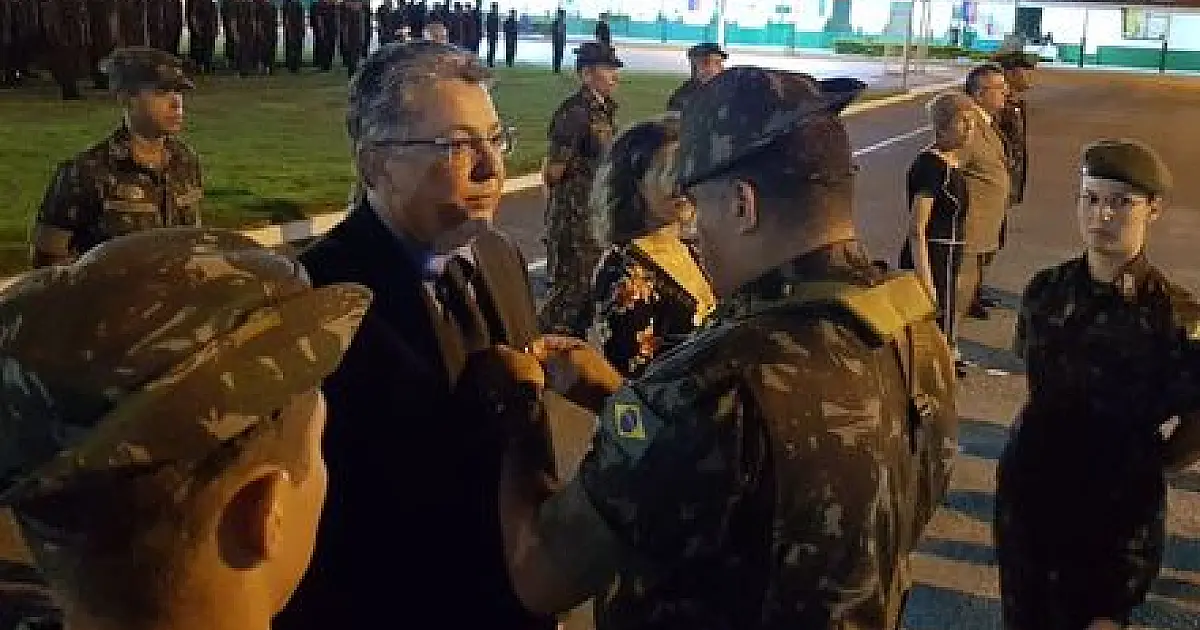 Dia do Exército Brasileiro é celebrado com homenagens
