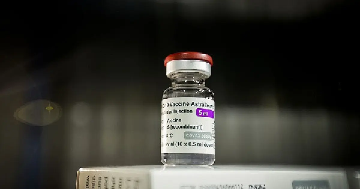Europa lista inflamação como possível efeito colateral da AstraZeneca