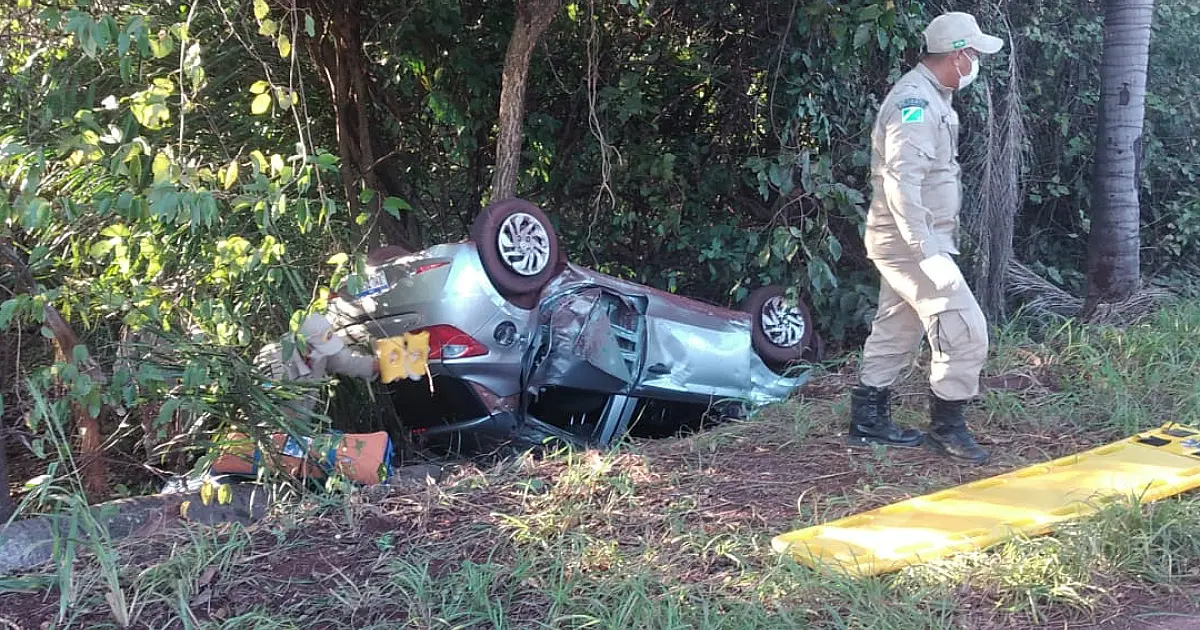 Capotamento na BR 262 deixa um morto e três feridos
