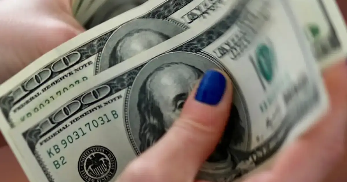 Dólar cai para R$ 5,91 e registra maior queda semanal desde agosto