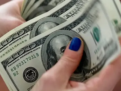 Dólar cai para R$ 5,91 e registra maior queda semanal desde agosto