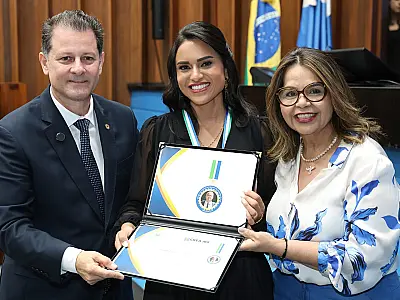 Secretária Jossiely Godoi é homenageada com a mais alta honraria do Crea-MS na Assembleia