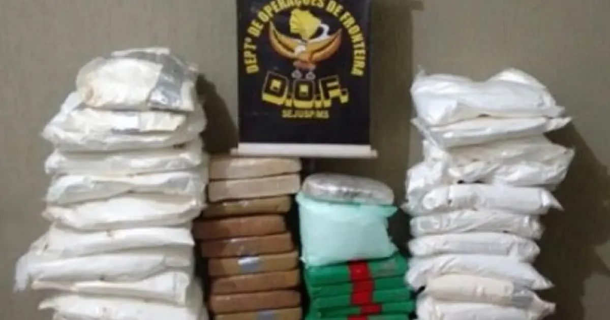 Quarteto é preso ao furar bloqueio policial com 72 quilos de cocaína