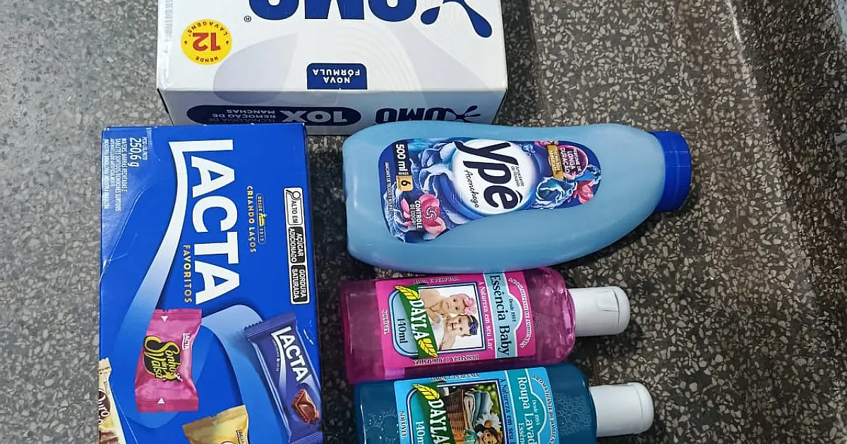 Mulher esconde produtos furtados na mochila do filho menor