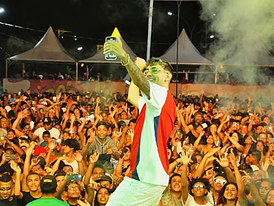 MC Jacaré abrilhanta a penúltima noite de folia na Pérola do Pantanal