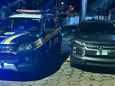 Carro furtado em SP é interceptado na BR-262 e duas mulheres acabam presas