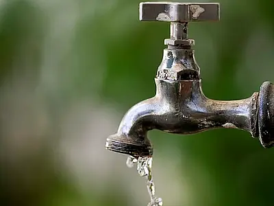 Sanesul alerta para falta de água em seis bairros de Ladário nesta terça (31)