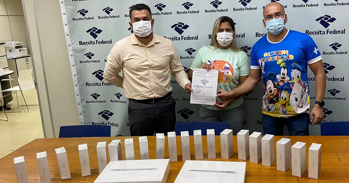 Receita Federal doa notebooks, tablets e celulares para o município