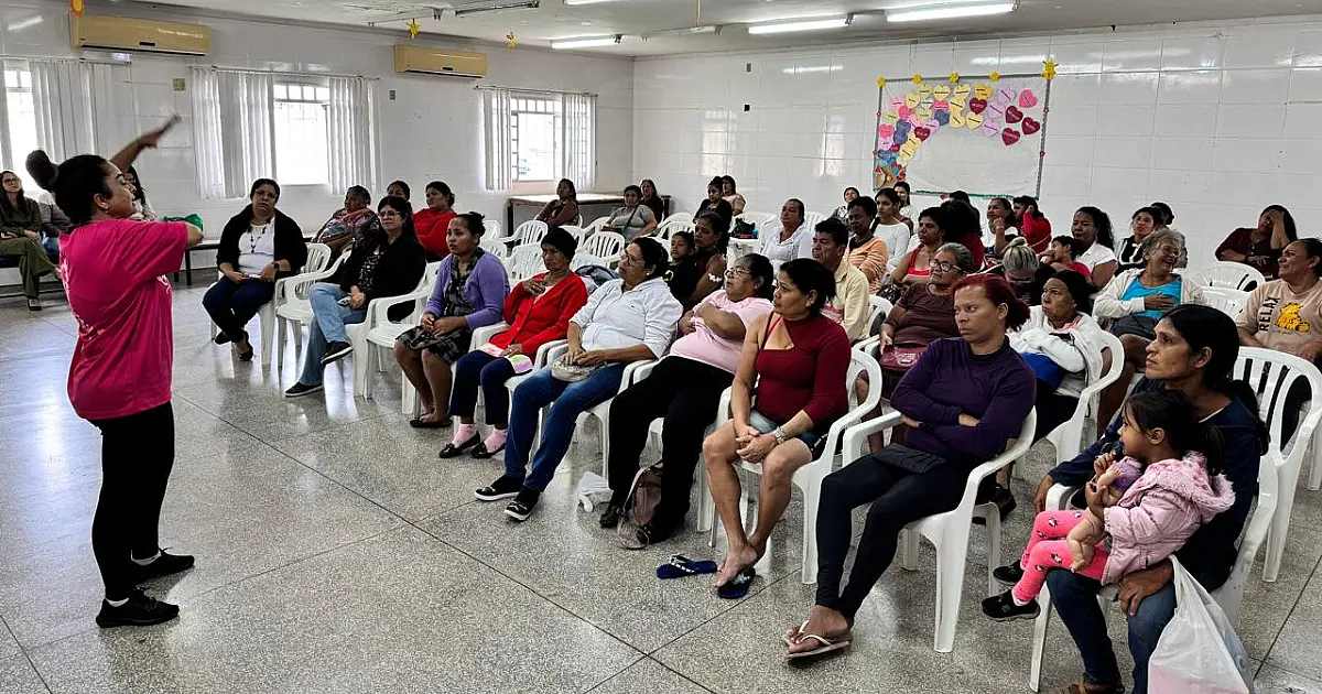 Reunião do Bolsa Família leva serviços de saúde e orientação ao Cras I