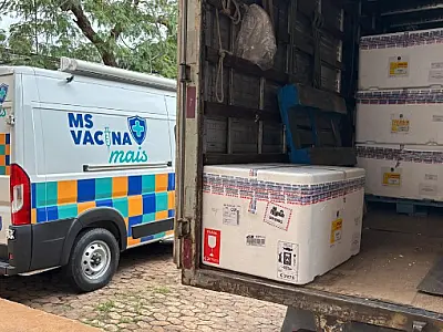 Corumbá e Ladário recebem vacinas contra dengue para profissionais de saúde