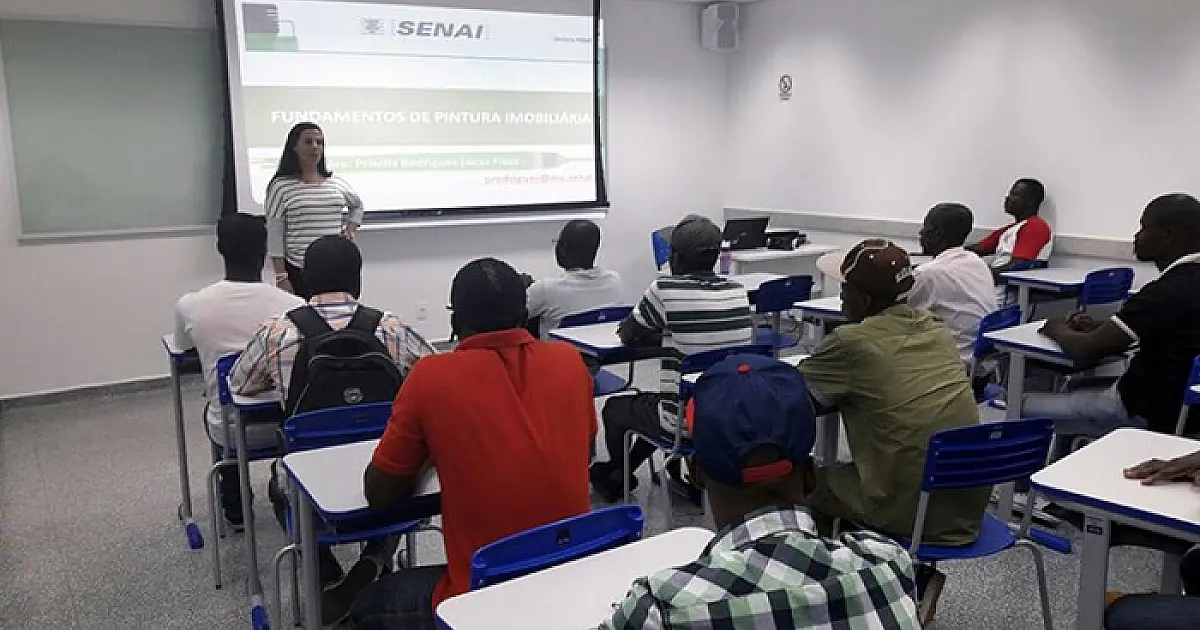 Senai forma 3ª turma de haitianos em curso de pintura