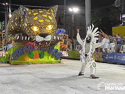 Caprichosos de Corumbá emociona com lenda indígena de amor na avenida