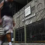 Petrobras diz que está entregando todo o combustível produzido