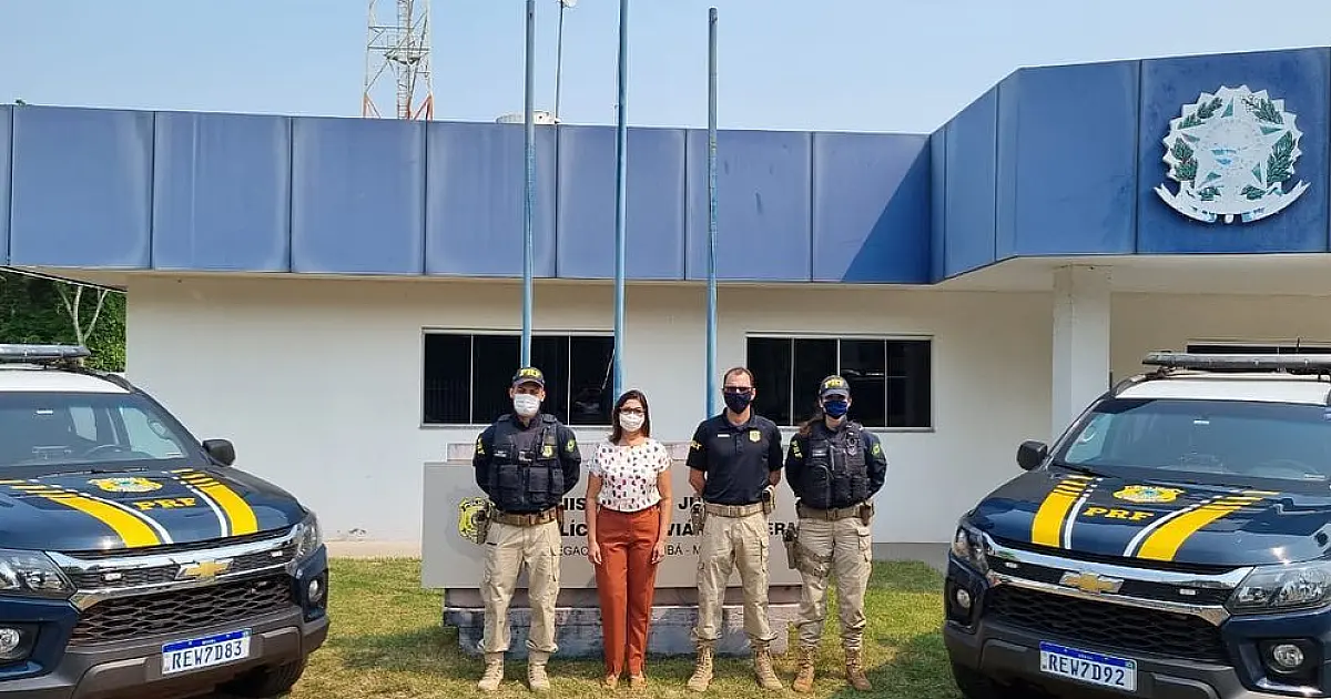 Bia Cavassa entrega duas viaturas semiblindadas à PRF