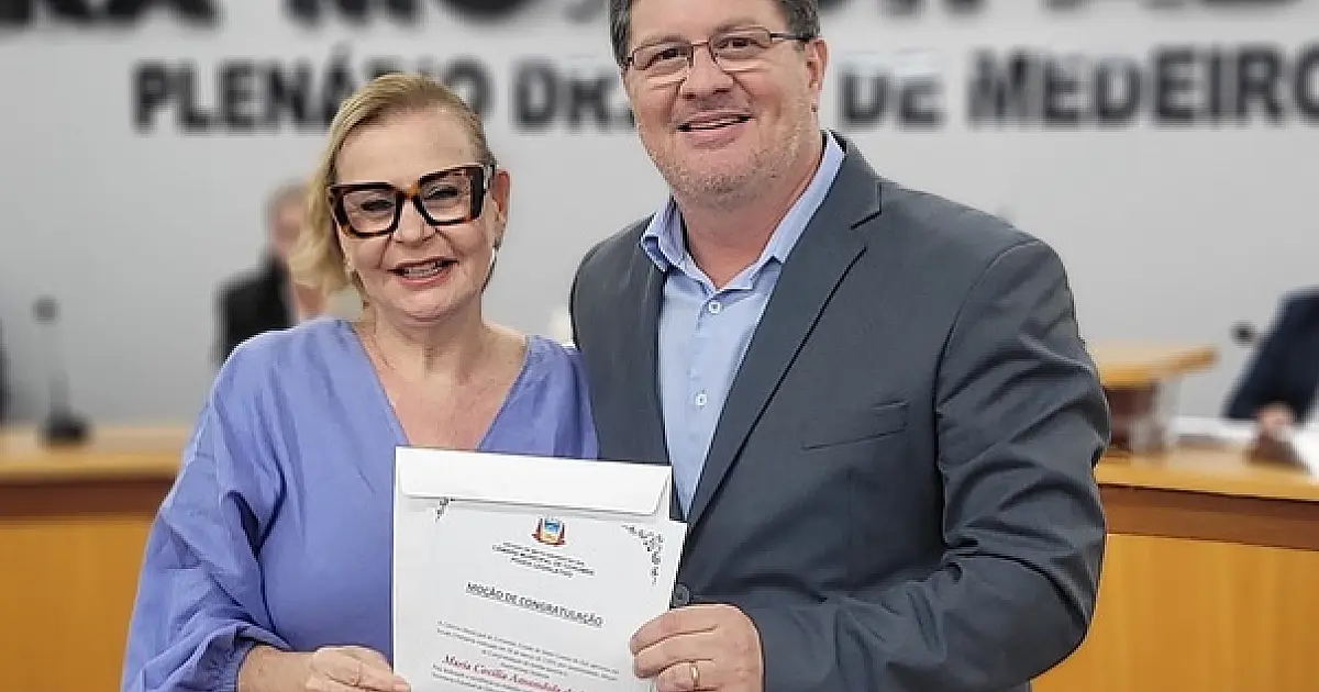Maria Cecília Amendola é homenageada por seus 56 anos de dedicação à educação de MS