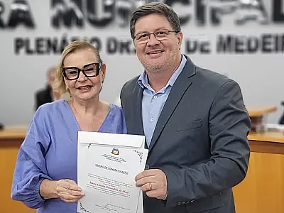 Maria Cecília Amendola é homenageada por seus 56 anos de dedicação à educação de MS