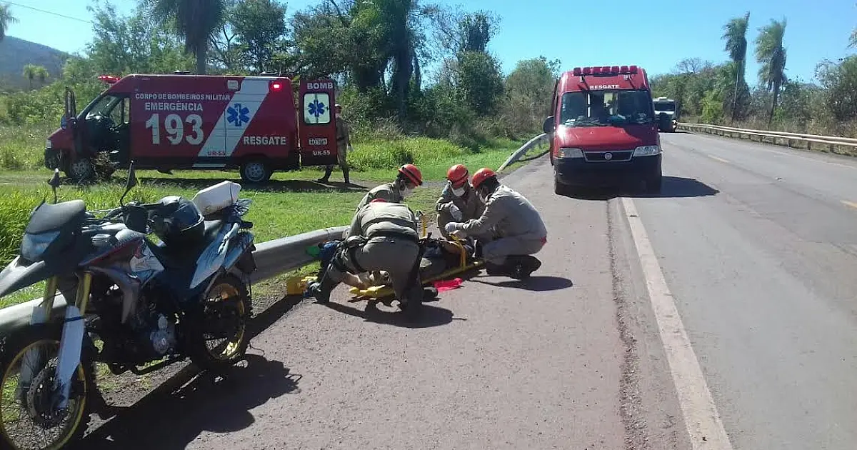 Viajante francês sofre queda de moto na BR 262