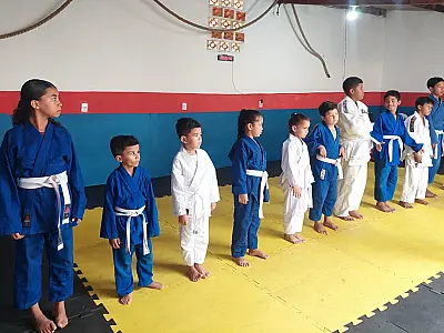 Projeto de judô oferece oportunidades e disciplina para jovens em Corumbá