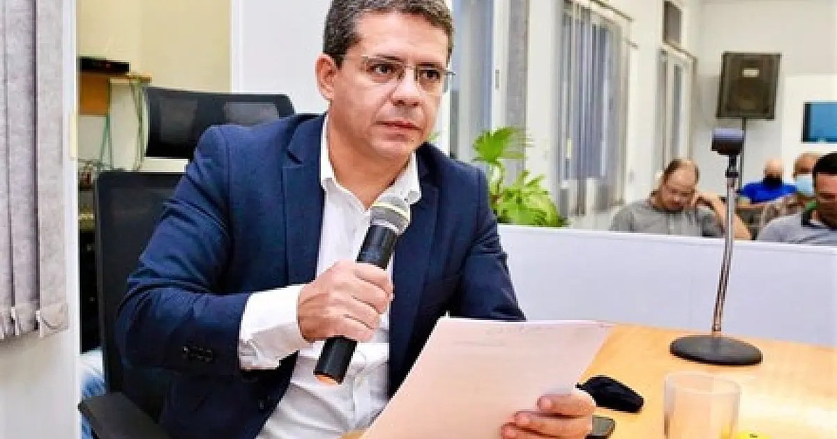 Alexandre solicita informações sobre problema no sistema de climatização do CEM