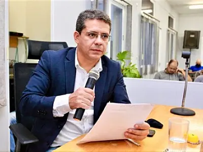 Alexandre solicita informações sobre problema no sistema de climatização do CEM
