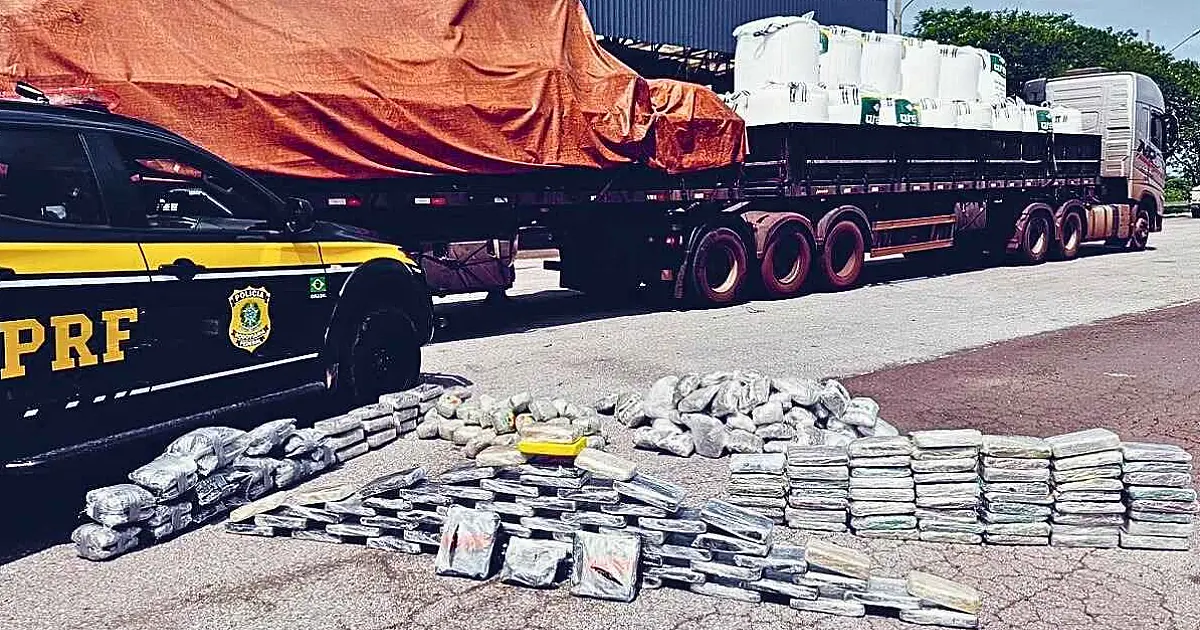PRF apreende mais de 195 kg de drogas escondidas em carga de ureia