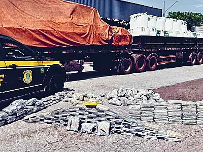 PRF apreende mais de 195 kg de drogas escondidas em carga de ureia