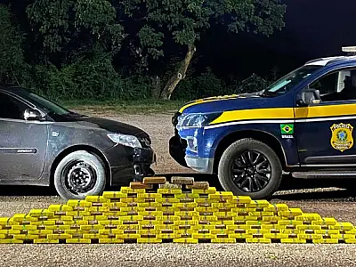 Motorista abandona carro em movimento e PRF apreende mais de 111 kg de drogas na BR 262
