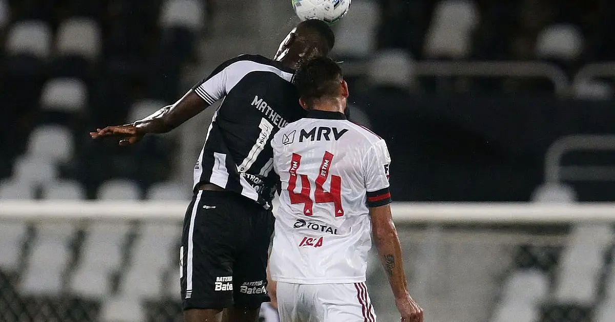 Flamengo enfrenta Botafogo em busca da liderança do Carioca