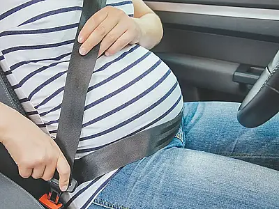 Médicos alertam para cuidados no volante durante gestação e puerpério