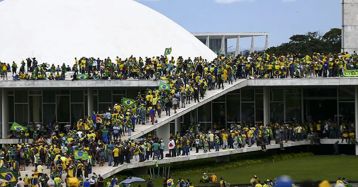 Câmara aprova projeto que reduz penas dos condenados pelo 8 de janeiro