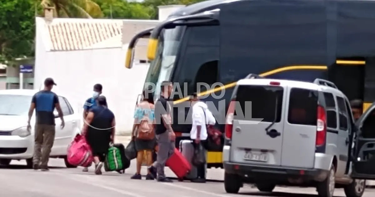 Ônibus clandestino lotado de imigrantes é apreendido pela Polícia Federal