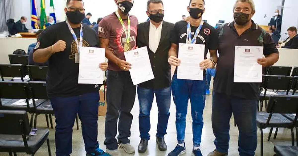 Câmara homenageia atletas por resultados positivos em competições nacionais