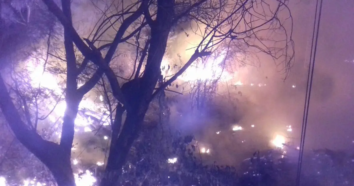 Incêndio próximo à antena da TV Morena ameaçou atingir casas