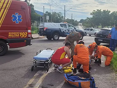 Motociclista sofre hemorragia e suspeita de fratura em colisão com carro