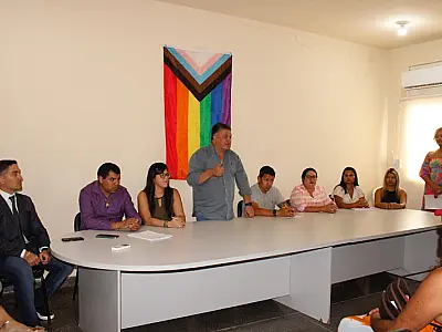 Ladário assume compromisso de atender demandas da Comunidade Trans