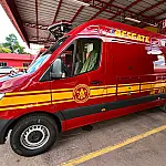 Colisão entre carro e moto mobiliza Corpo de Bombeiros no centro de Corumbá