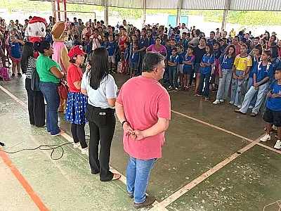 Personagens da Patrulha Canina animam o volta às aulas na REME de Ladário