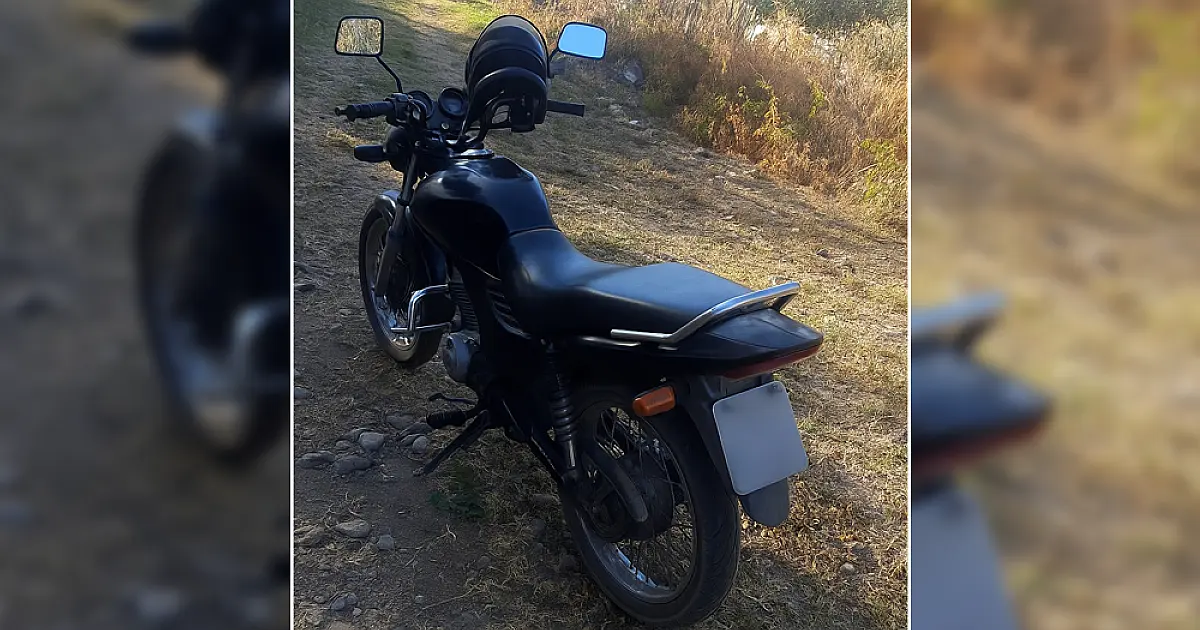 Moto furtada é recuperada em terreno baldio de Ladário