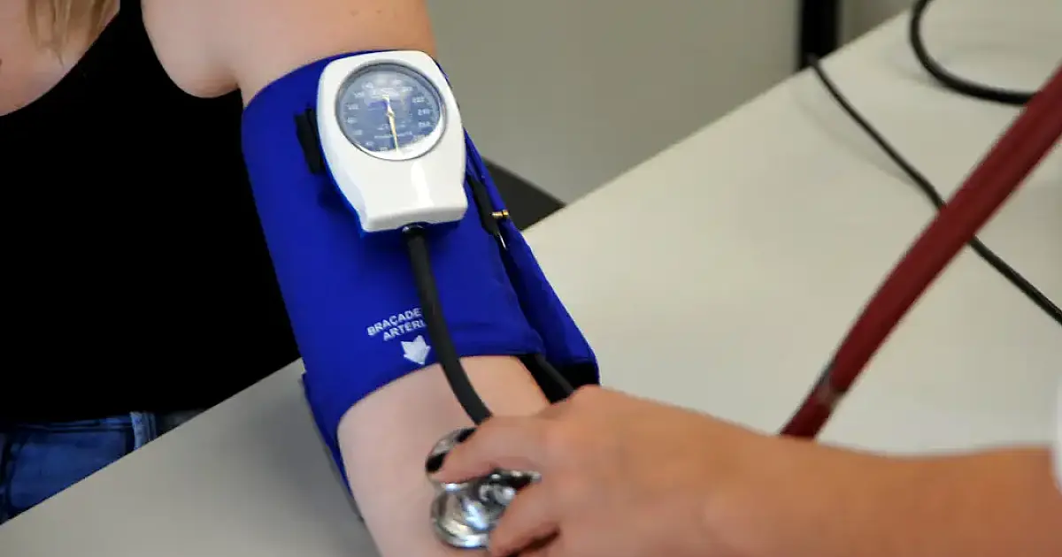 Médicos alertam para riscos de prescrição de testosterona para mulher